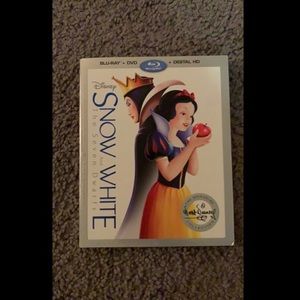 Disney Snow White Blu-ray + DVD